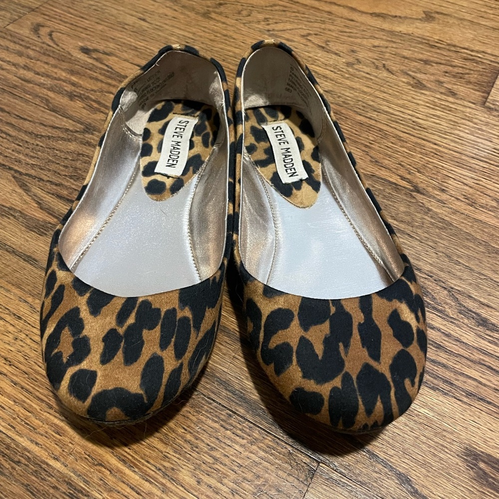Steve Madden leopard print flats size 6